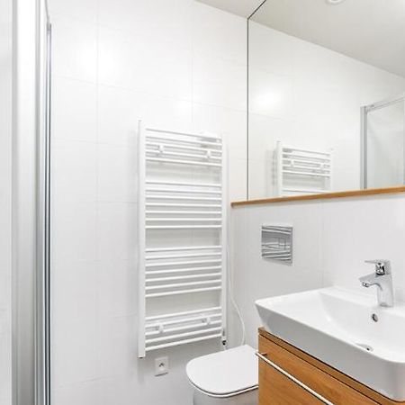 Modern Studio Near Airport And City Centre! Apartment Prague Ngoại thất bức ảnh