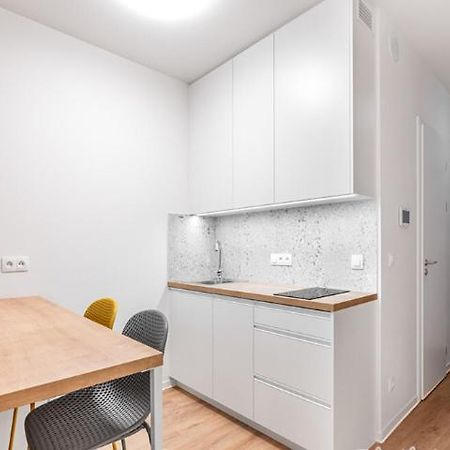 Modern Studio Near Airport And City Centre! Apartment Prague Ngoại thất bức ảnh